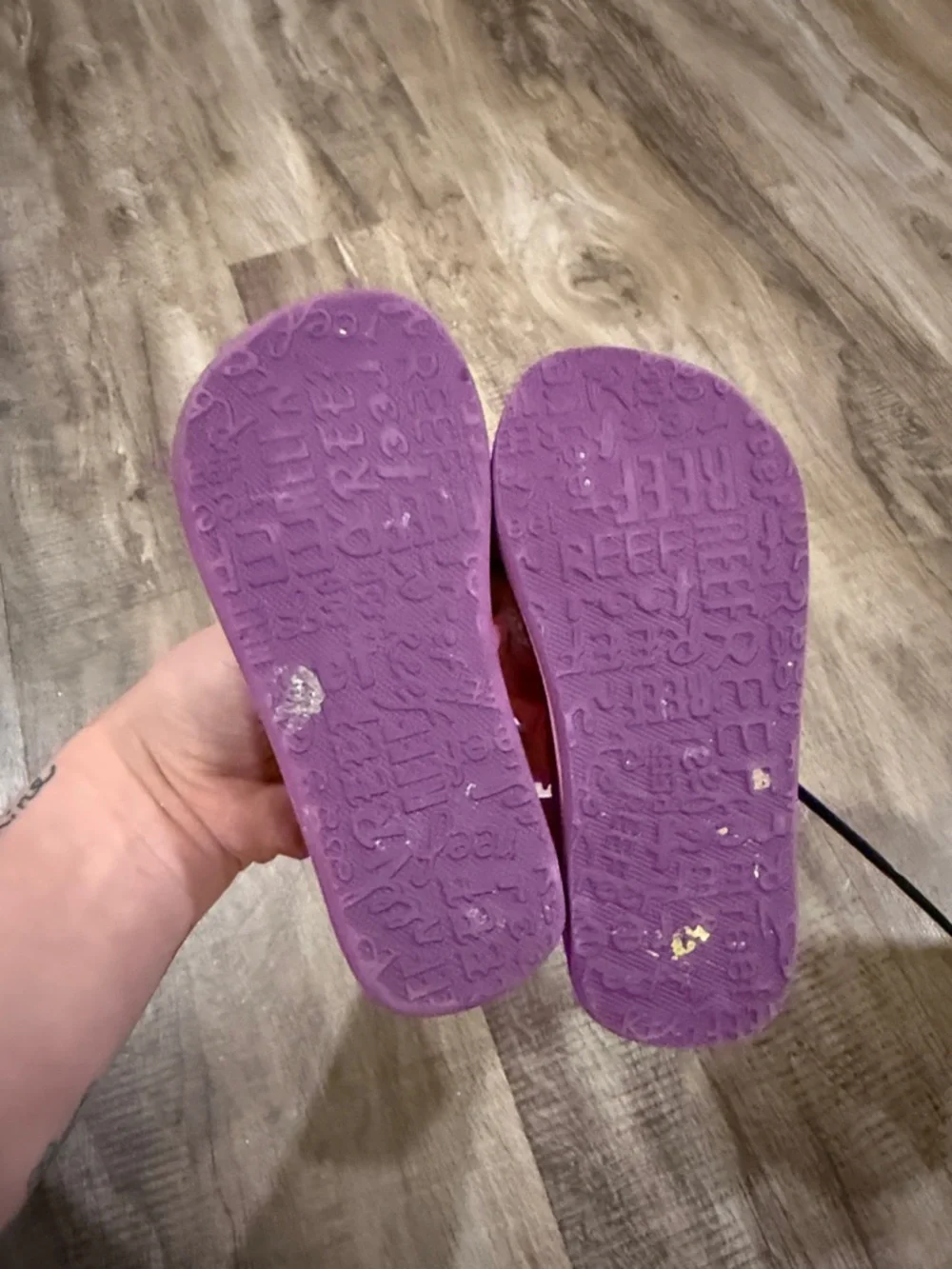Reef Kids Coral Pink Strappy Flip Flops with Purple Footbed size 5/6